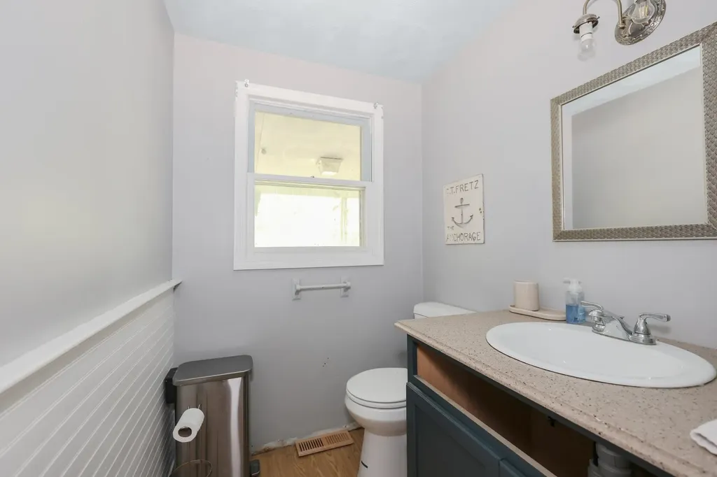 22 Holton Circle Londonderry NH 03053