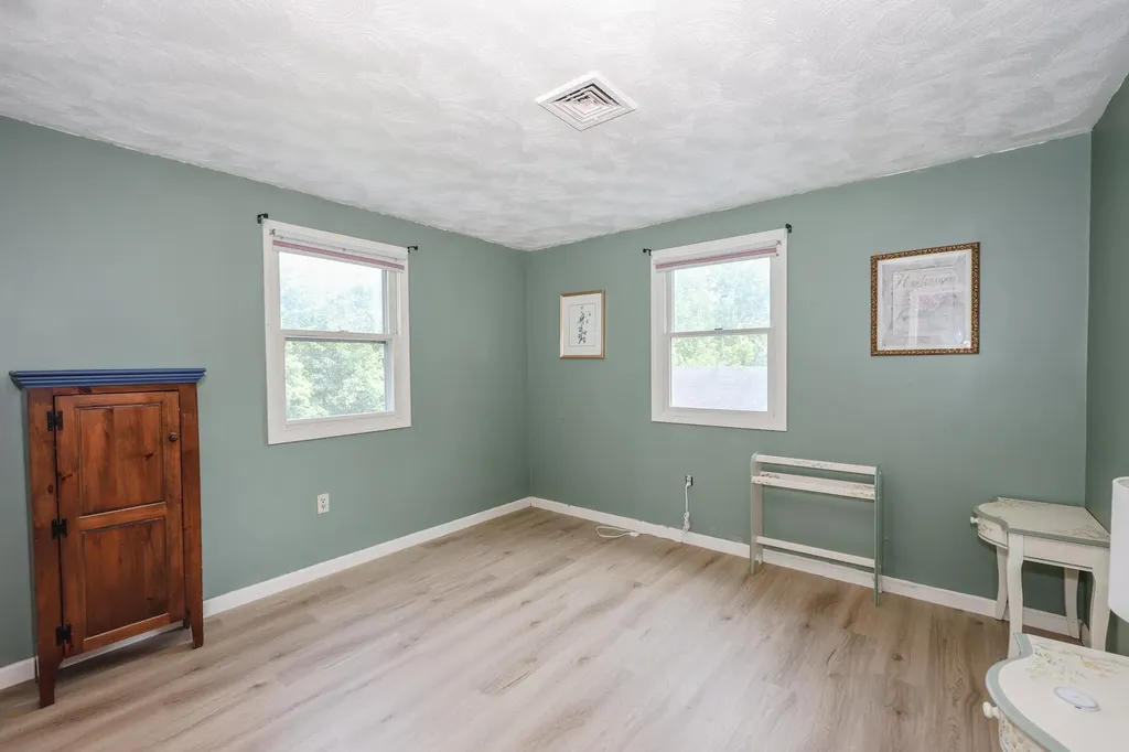 22 Holton Circle Londonderry NH 03053