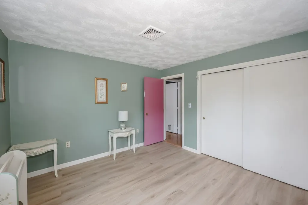 22 Holton Circle Londonderry NH 03053