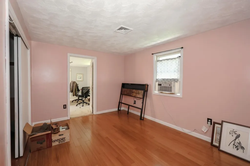 22 Holton Circle Londonderry NH 03053