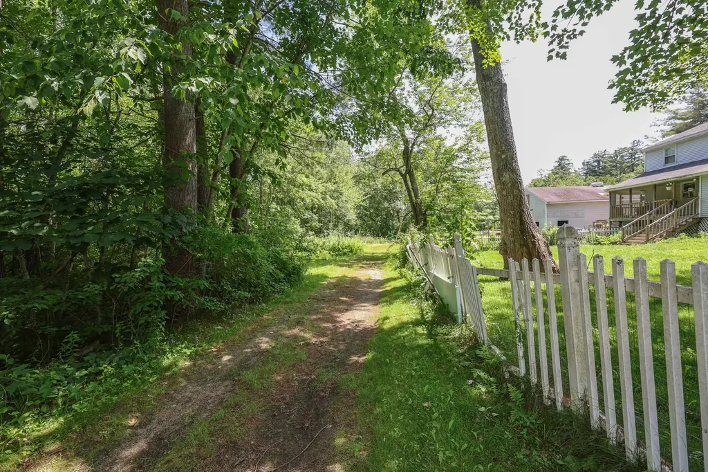 22 Holton Circle Londonderry NH 03053