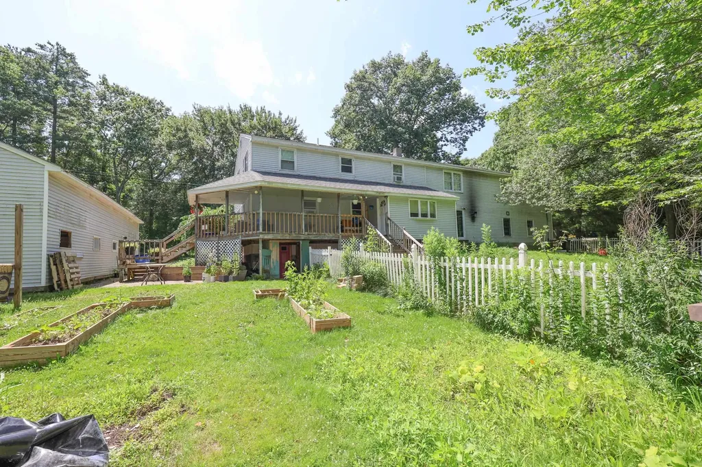 22 Holton Circle Londonderry NH 03053