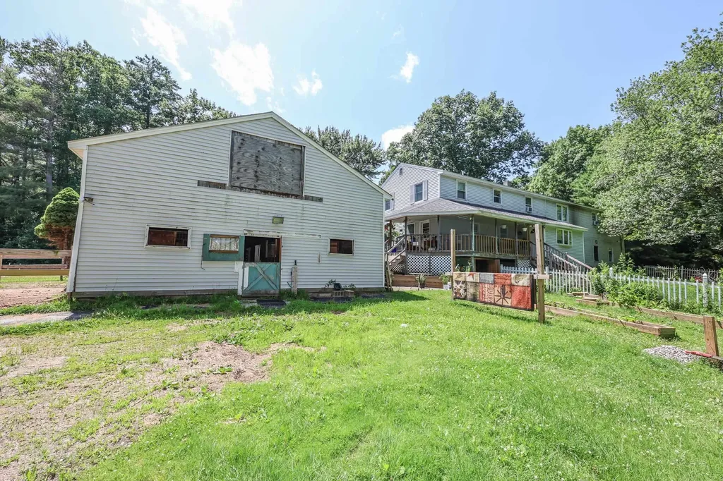 22 Holton Circle Londonderry NH 03053