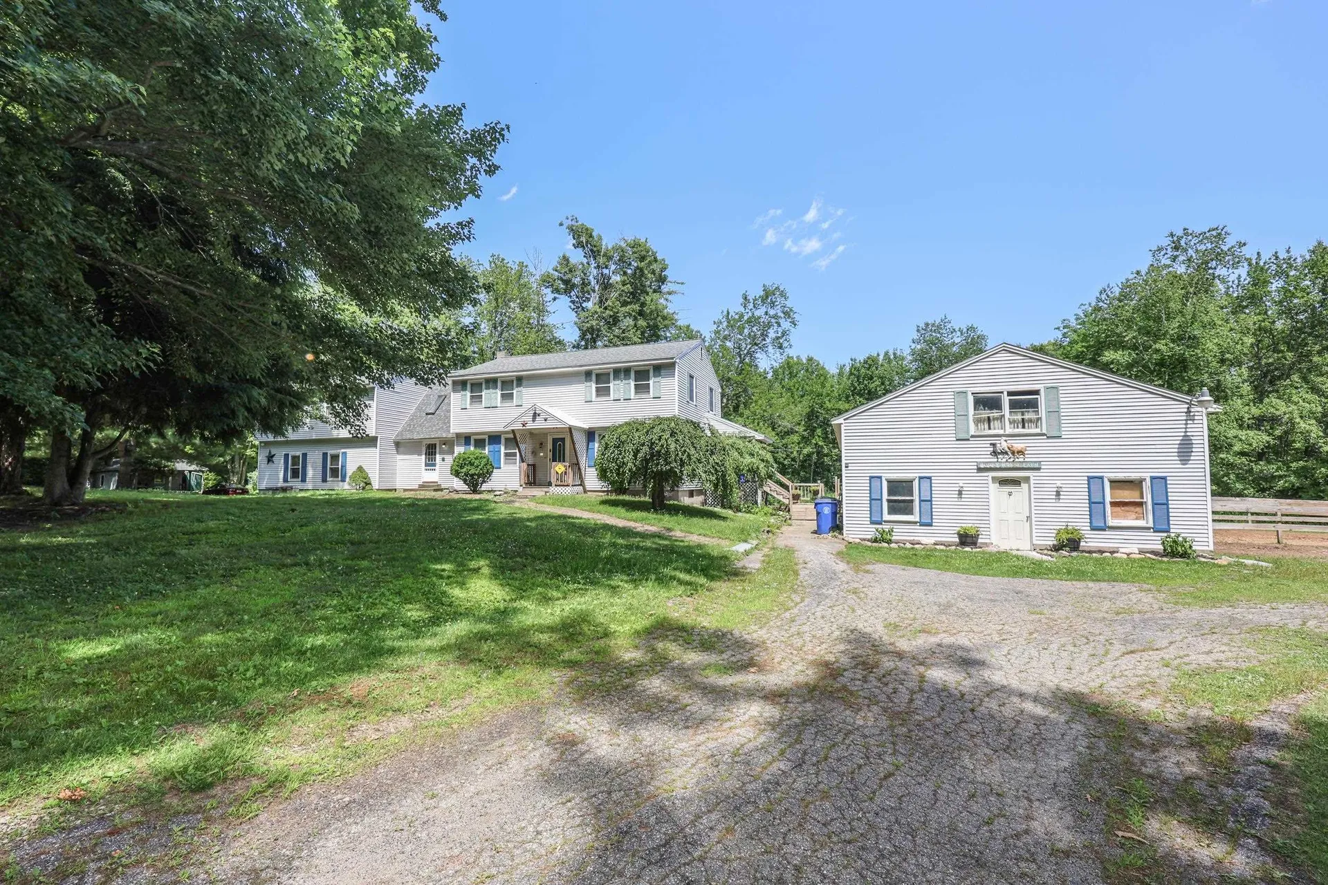 22 Holton Circle Londonderry NH 03053