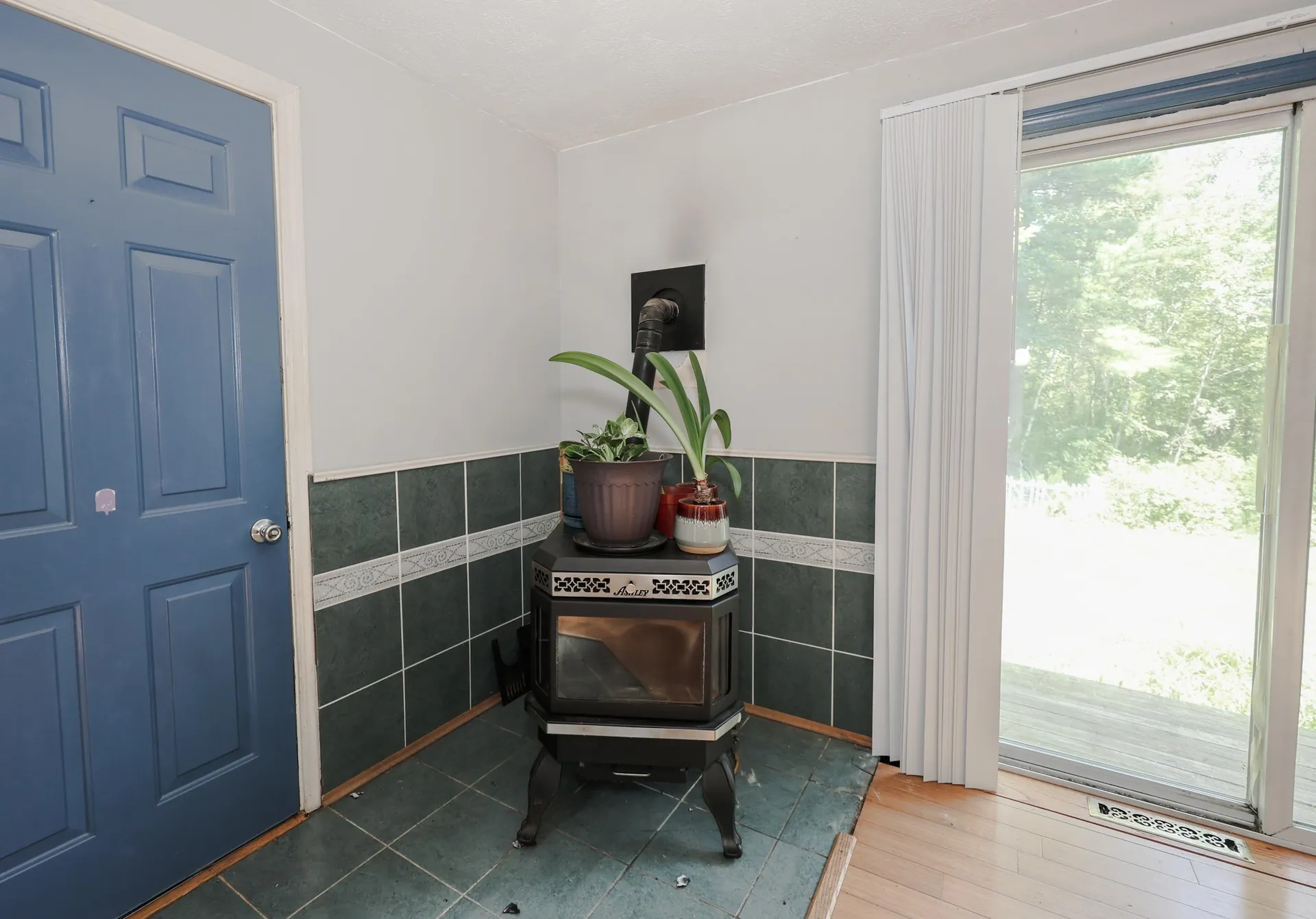 22 Holton Circle Londonderry NH 03053
