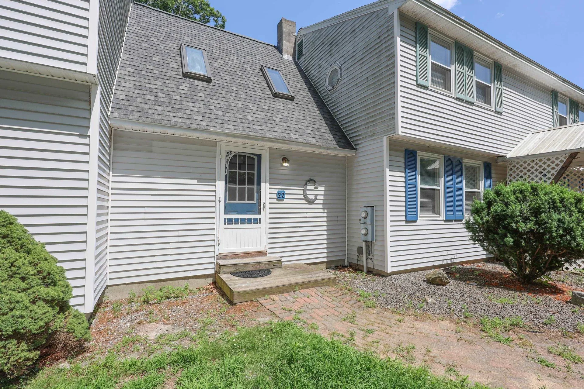 22 Holton Circle Londonderry NH 03053
