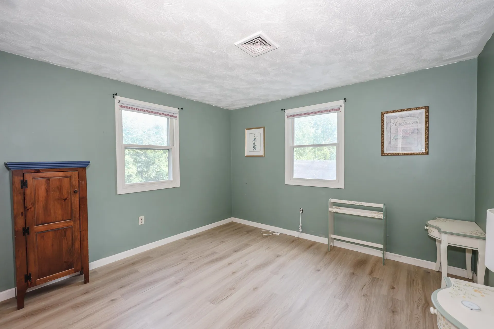 22 Holton Circle Londonderry NH 03053