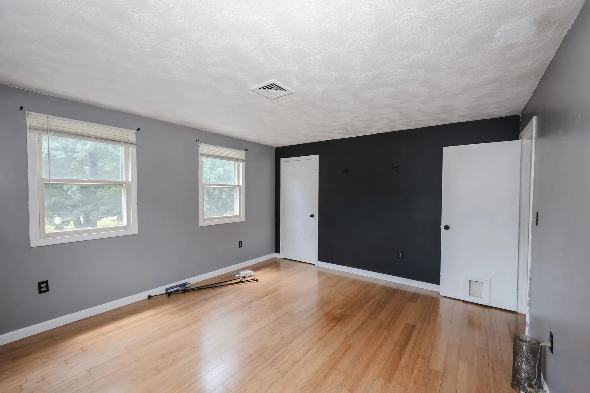 22 Holton Circle Londonderry NH 03053