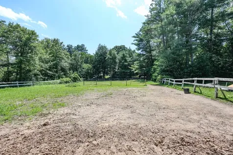 22 Holton Circle Londonderry NH 03053