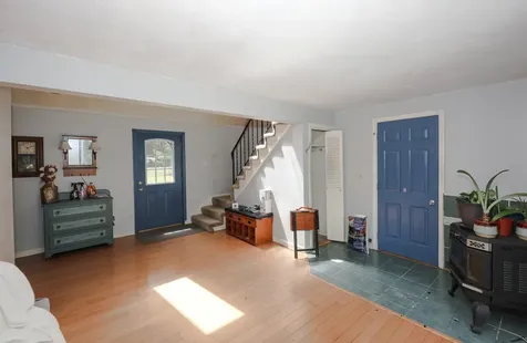 22 Holton Circle Londonderry NH 03053