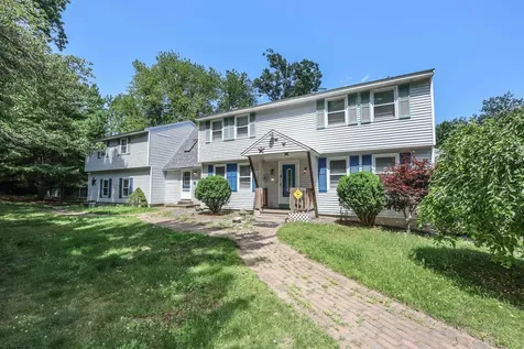 22 Holton Circle Londonderry NH 03053