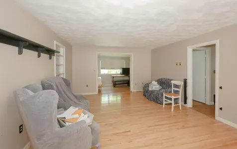 22 Holton Circle Londonderry NH 03053