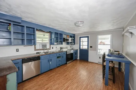 22 Holton Circle Londonderry NH 03053
