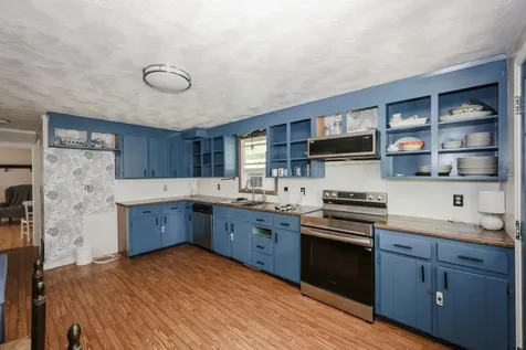 22 Holton Circle Londonderry NH 03053