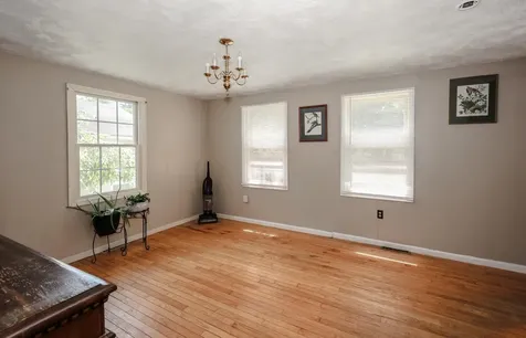 22 Holton Circle Londonderry NH 03053