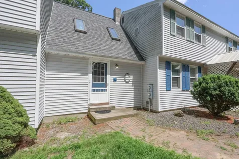 22 Holton Circle Londonderry NH 03053