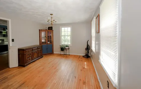 22 Holton Circle Londonderry NH 03053
