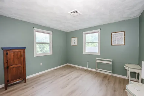 22 Holton Circle Londonderry NH 03053