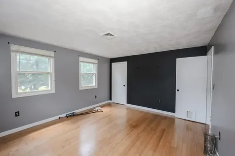 22 Holton Circle Londonderry NH 03053