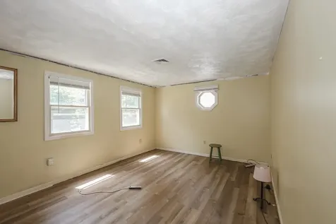 22 Holton Circle Londonderry NH 03053
