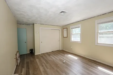 22 Holton Circle Londonderry NH 03053
