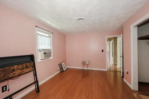 22 Holton Circle Londonderry NH 03053
