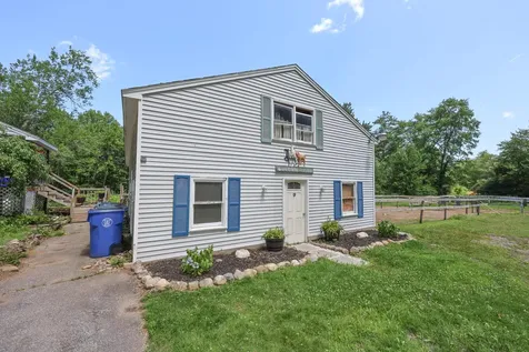 22 Holton Circle Londonderry NH 03053
