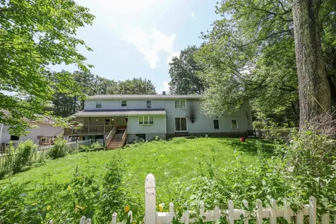 22 Holton Circle Londonderry NH 03053