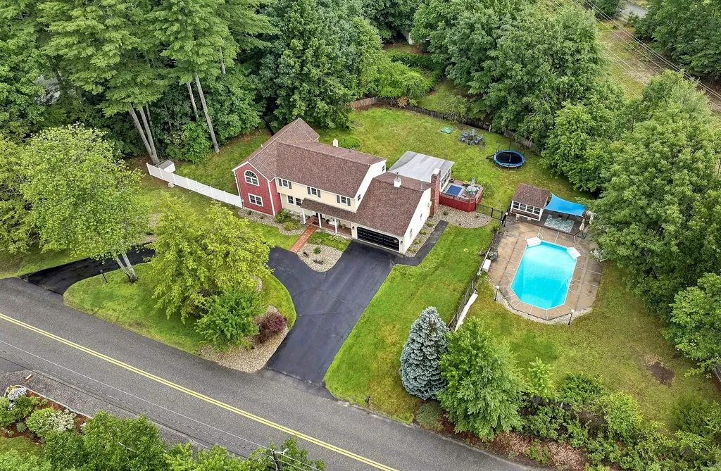 11 Wendover Way Bedford NH 03110