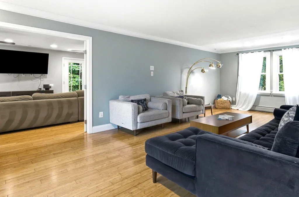 11 Wendover Way Bedford NH 03110