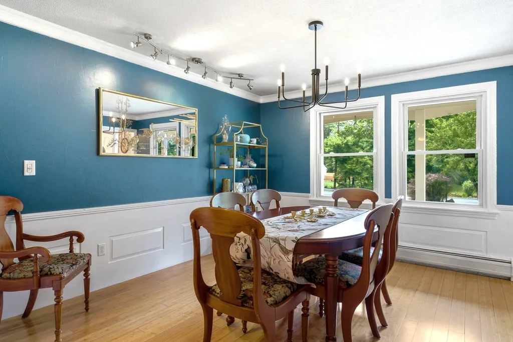 11 Wendover Way Bedford NH 03110