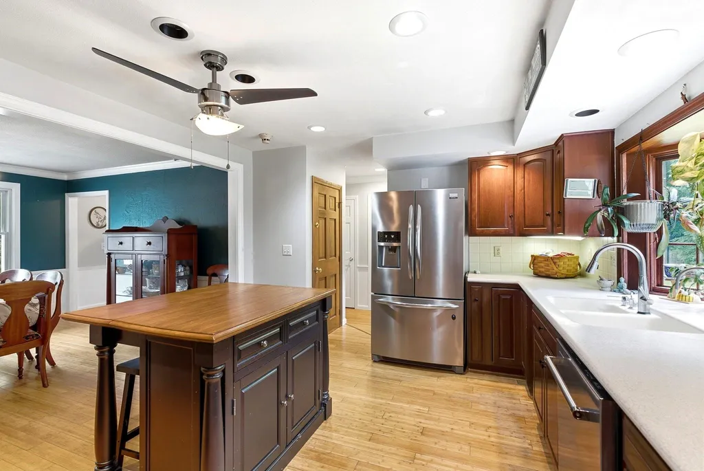 11 Wendover Way Bedford NH 03110