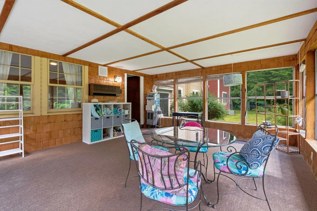 11 Wendover Way Bedford NH 03110