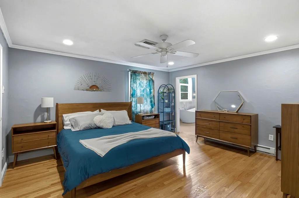11 Wendover Way Bedford NH 03110