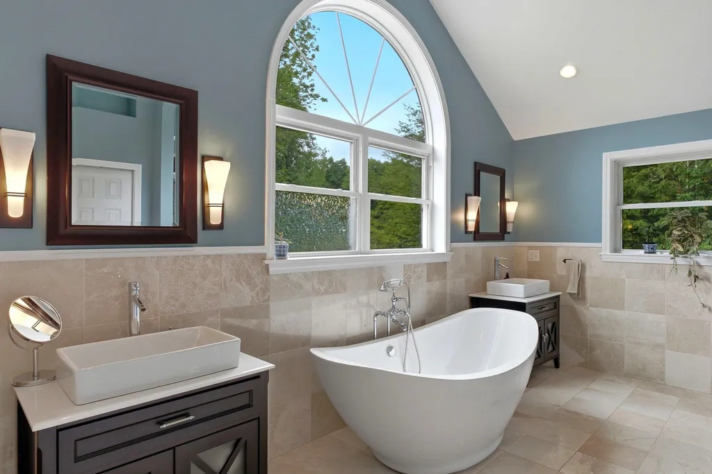 11 Wendover Way Bedford NH 03110