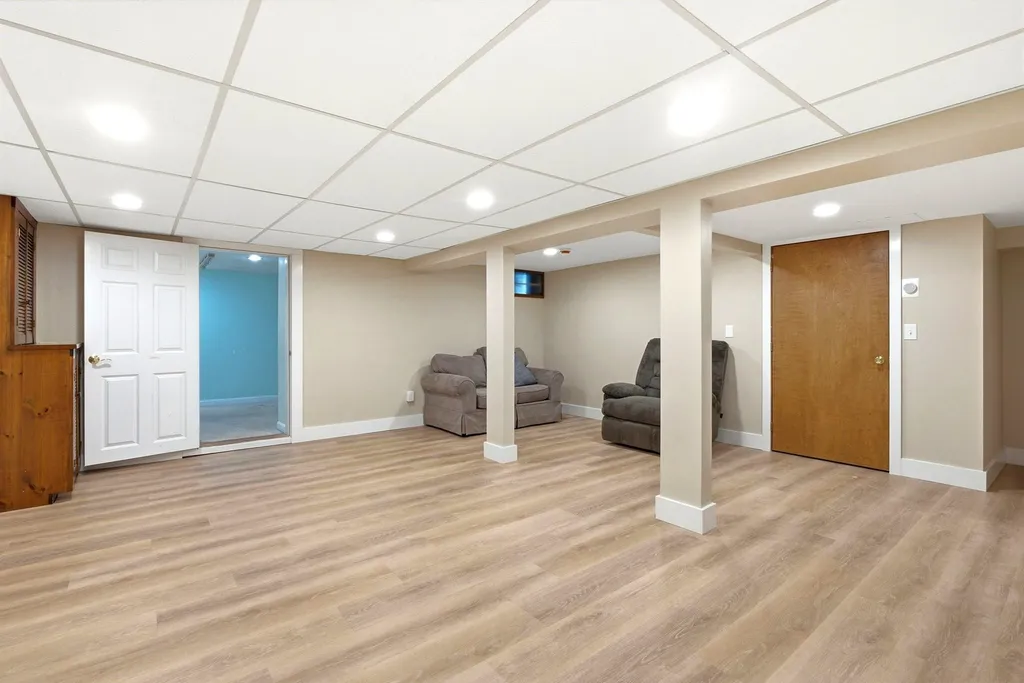 11 Wendover Way Bedford NH 03110