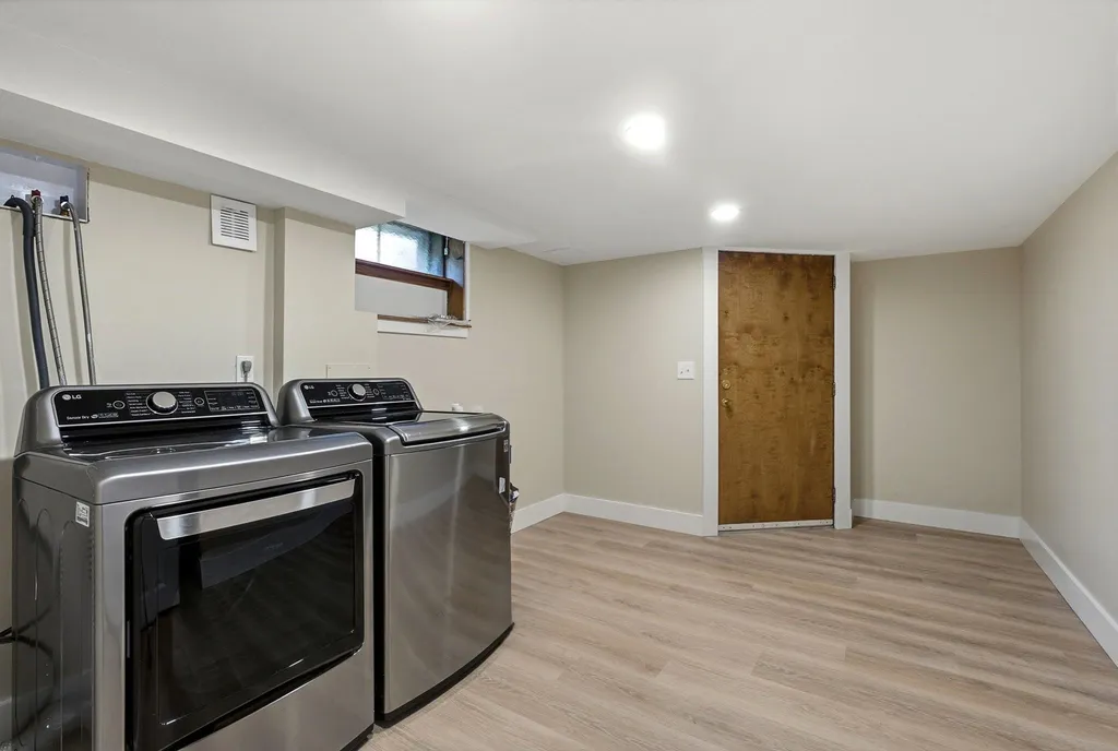 11 Wendover Way Bedford NH 03110