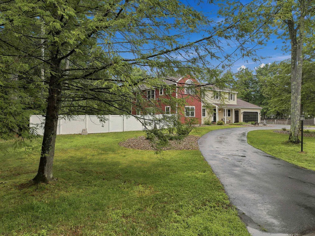 11 Wendover Way Bedford NH 03110