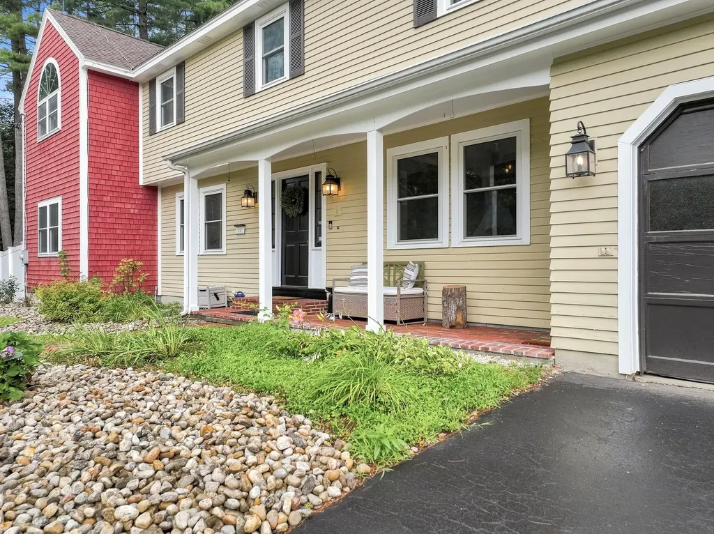 11 Wendover Way Bedford NH 03110