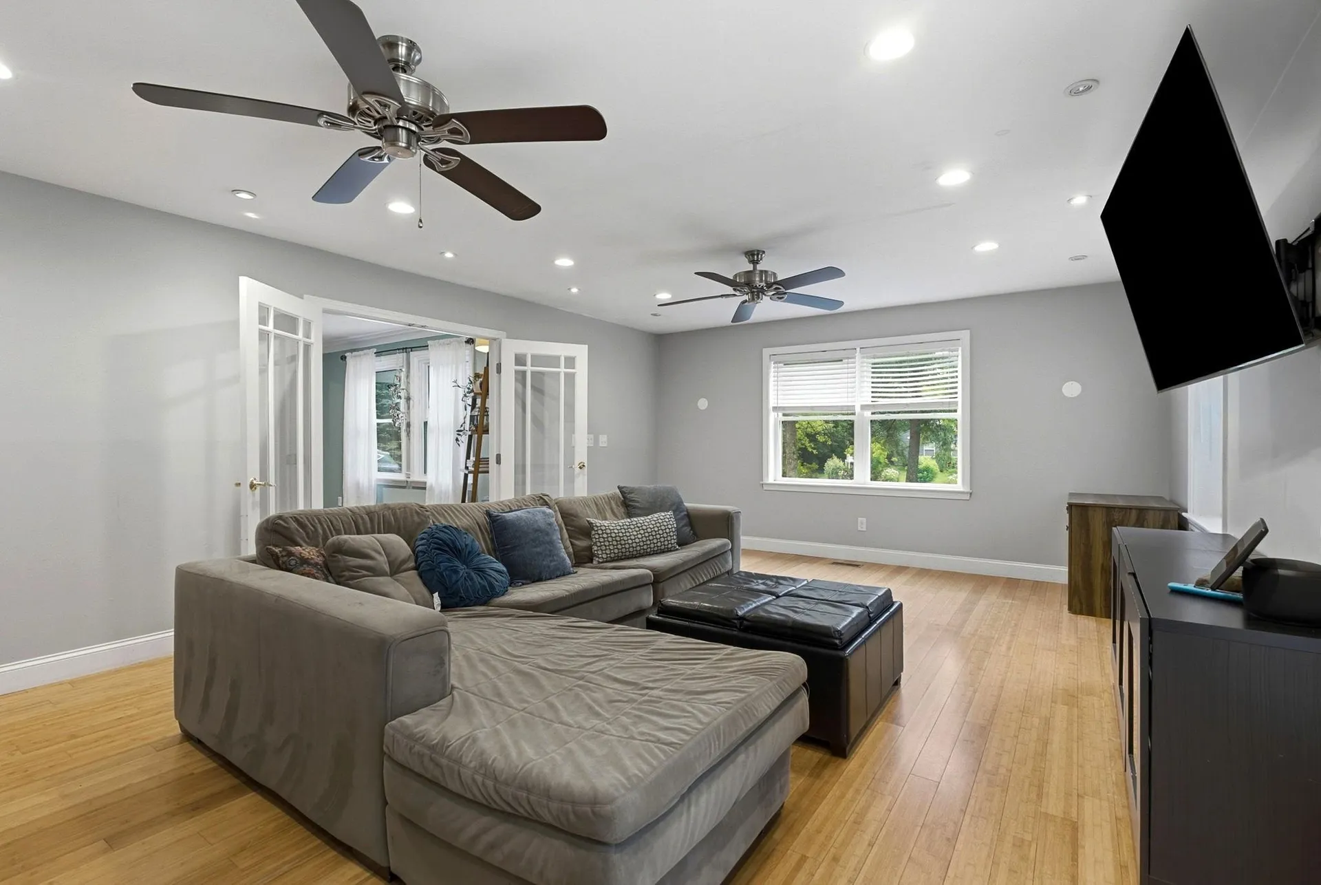 11 Wendover Way Bedford NH 03110