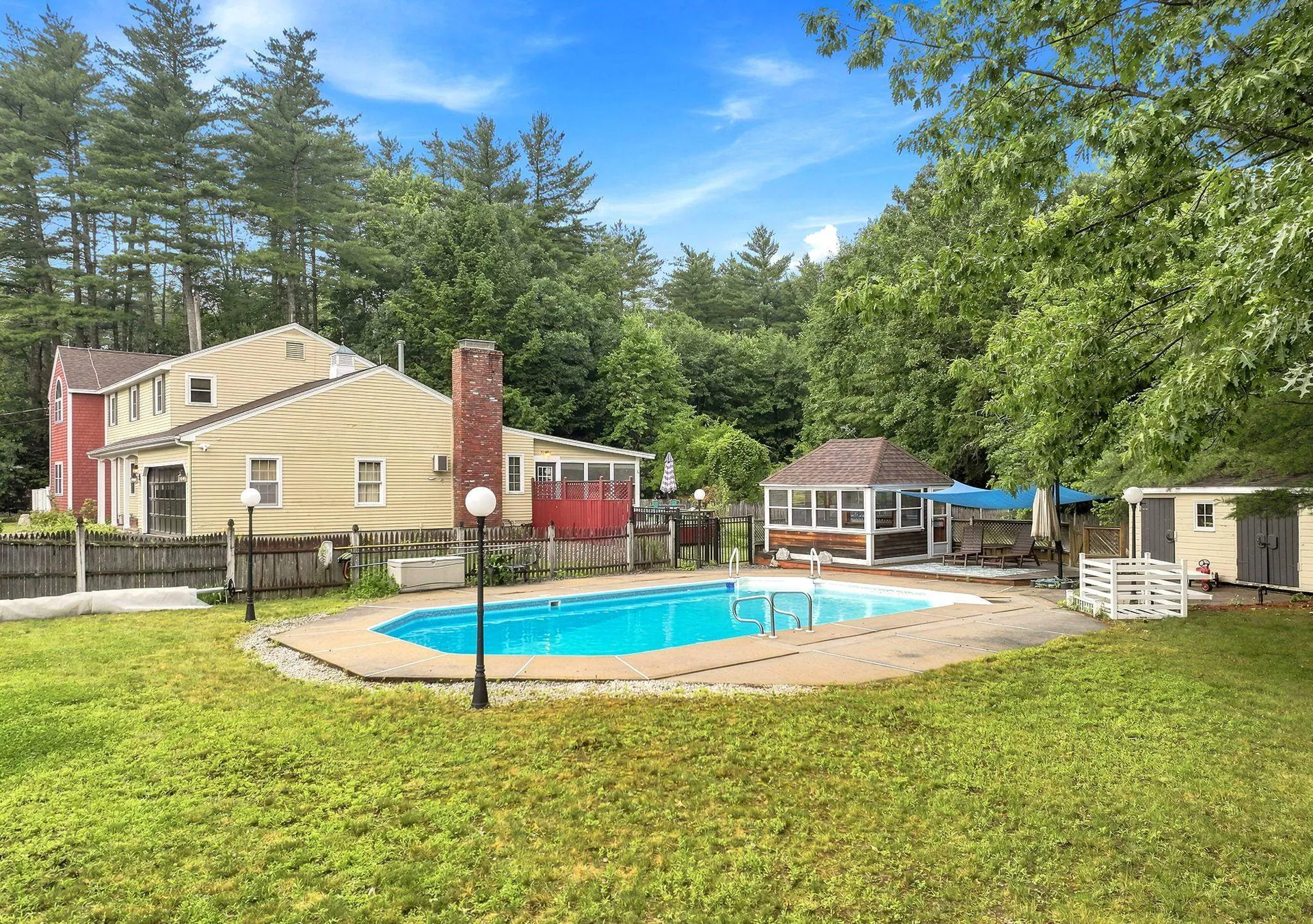 11 Wendover Way Bedford NH 03110