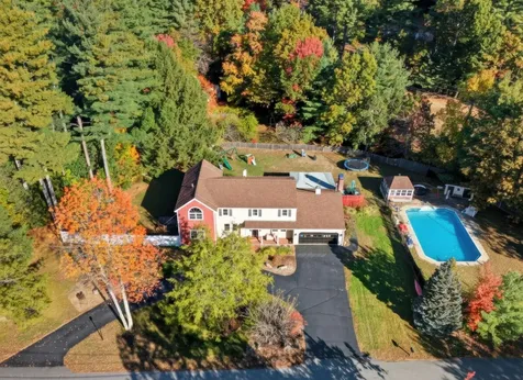 11 Wendover Way Bedford NH 03110