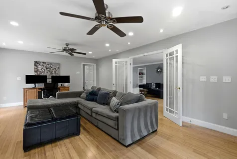 11 Wendover Way Bedford NH 03110