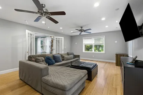 11 Wendover Way Bedford NH 03110