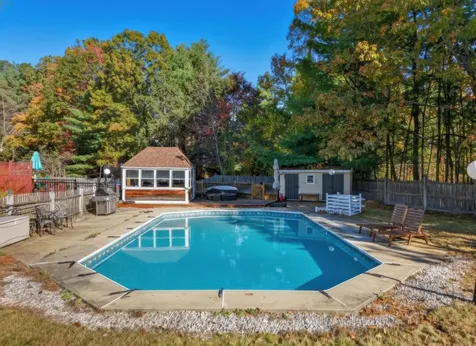 11 Wendover Way Bedford NH 03110