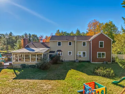 11 Wendover Way Bedford NH 03110