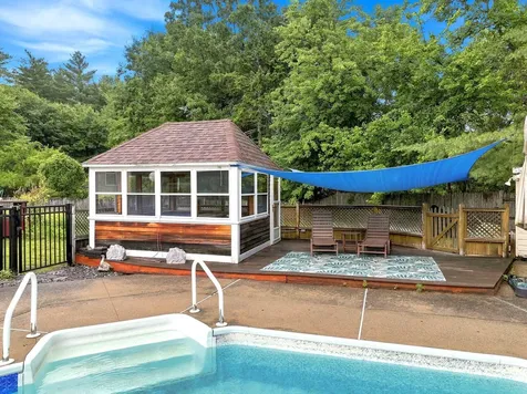 11 Wendover Way Bedford NH 03110