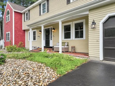 11 Wendover Way Bedford NH 03110