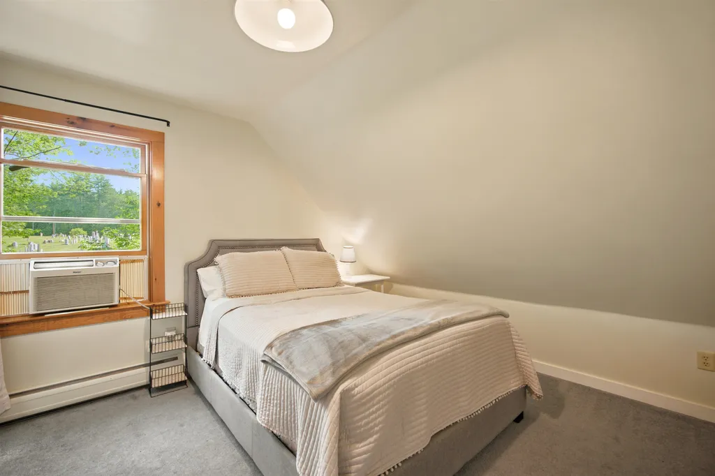 33 Bunker Hill Road Wilmot NH 03287