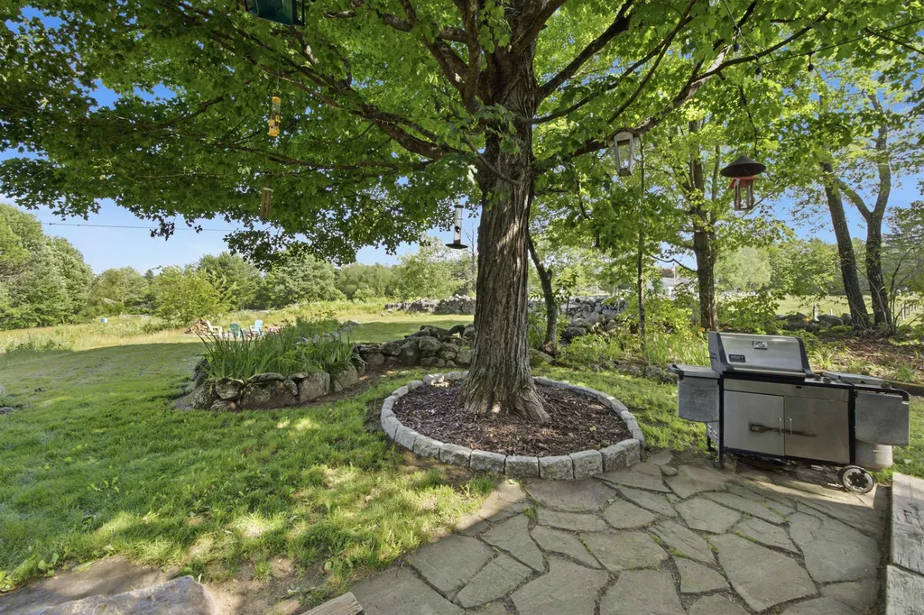 33 Bunker Hill Road Wilmot NH 03287